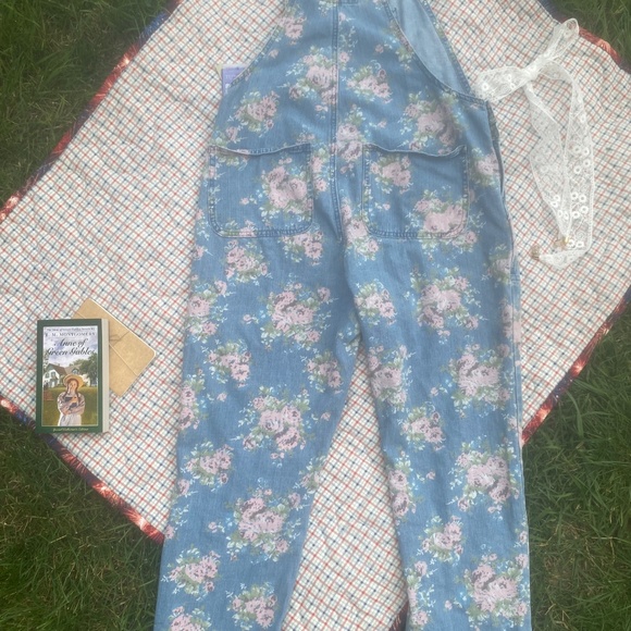 🌸 April Cornell Floral Overalls – Size Small – NWT – $50
- Picture 5 of 8